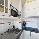 Capraphea T2 With Seaview,balcony,parking,ac,wifi. Lejlighed