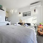 Capraphea T2 With Seaview,balcony,parking,ac,wifi. Lejlighed *
