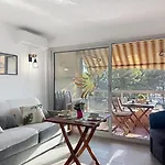 Capraphea T2 With Seaview,balcony,parking,ac,wifi. Daire