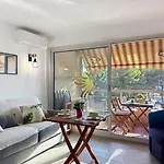 Daire Capraphea T2 With Seaview,balcony,parking,ac,wifi.