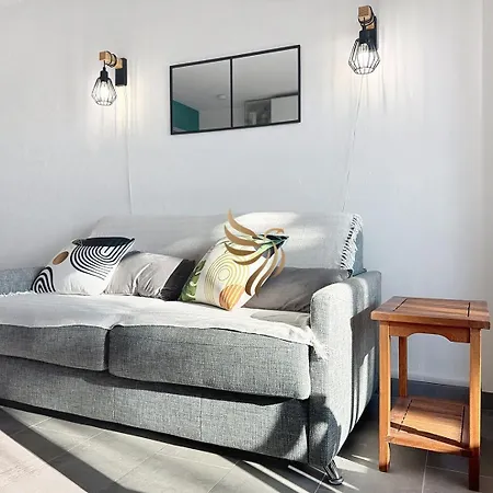 Capraphea T2 With Seaview,balcony,parking,ac,wifi. * Port Santa-Lucia