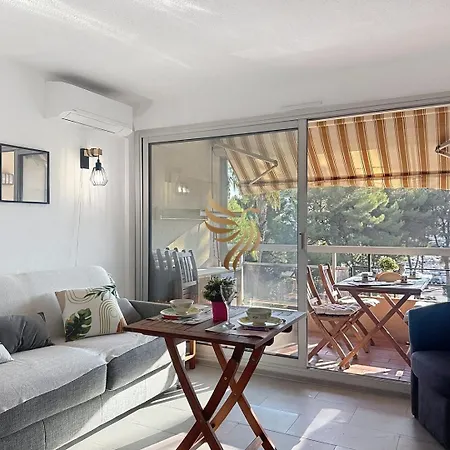 Capraphea T2 With Seaview,balcony,parking,ac,wifi. Apartament
