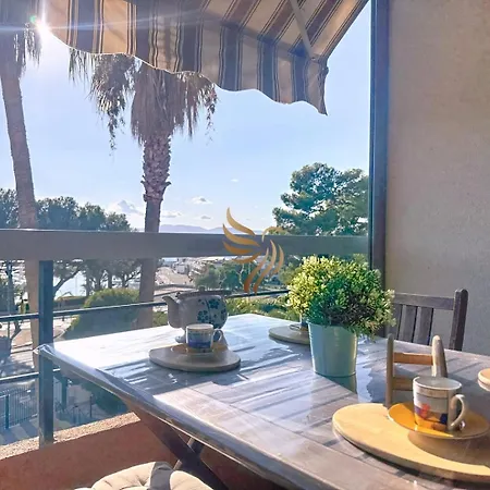 Capraphea T2 With Seaview,balcony,parking,ac,wifi.