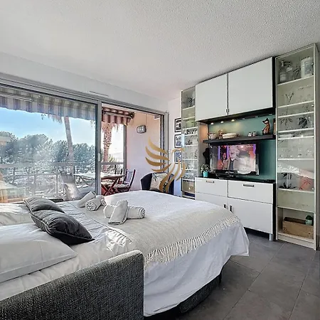 Capraphéa T2 With Seaview,balcony,parking,ac.