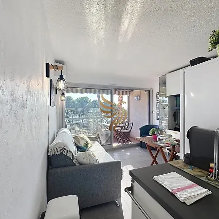 Capraphea T2 With Seaview,balcony,parking,ac,wifi.