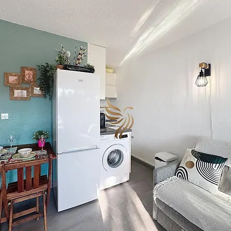 Capraphéa T2 With Seaview,balcony,parking,ac. *