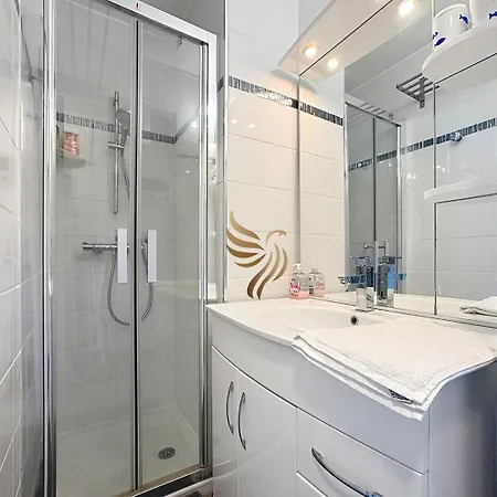 Capraphea T2 With Seaview,balcony,parking,ac,wifi. Lejlighed