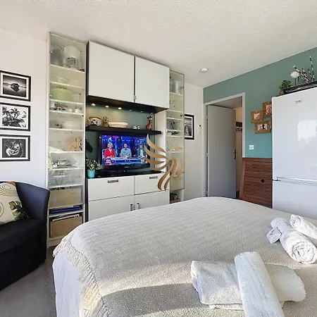 Apartment Capraphea T2 With Seaview,balcony,parking,ac,wifi. Port Santa-Lucia