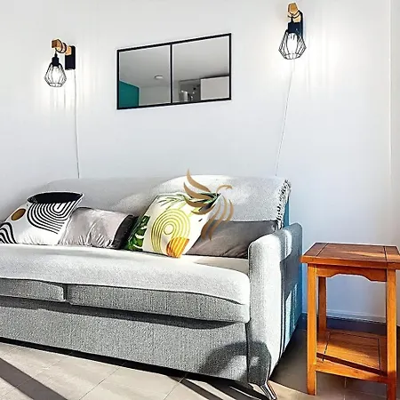 Capraphea T2 With Seaview,balcony,parking,ac,wifi. * Сен-Рафаэль