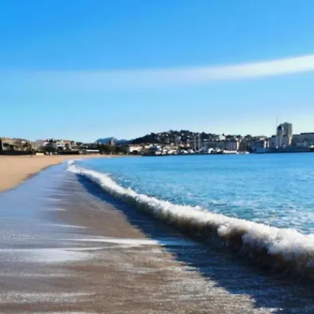 Capraphea T2 With Seaview,balcony,parking,ac,wifi.