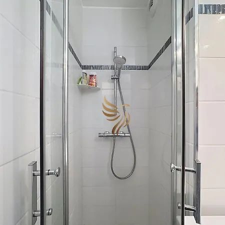 Capraphea T2 With Seaview,balcony,parking,ac,wifi. Saint-Raphaël