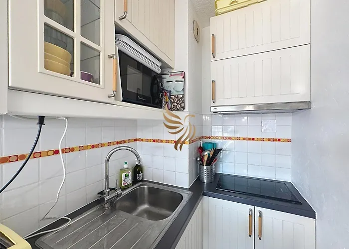 Capraphea T2 With Seaview,balcony,parking,ac,wifi. Апартаменты