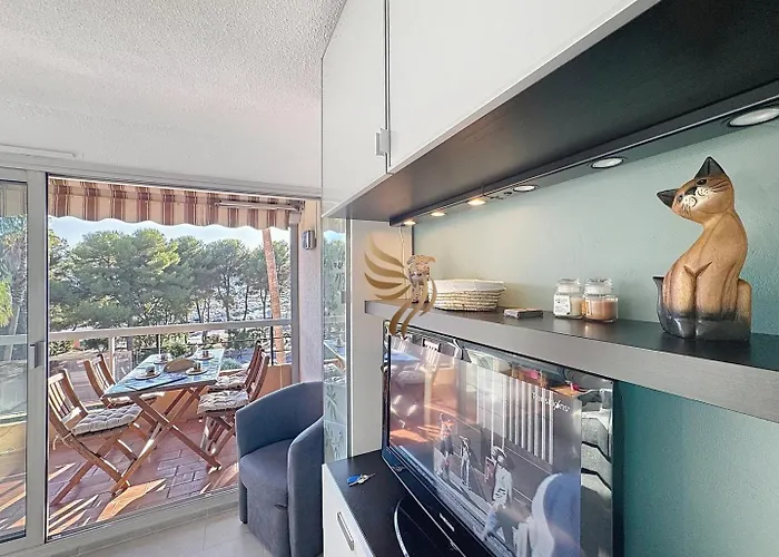 Апартаменты Capraphea T2 With Seaview,balcony,parking,ac,wifi. Сен-Рафаэль