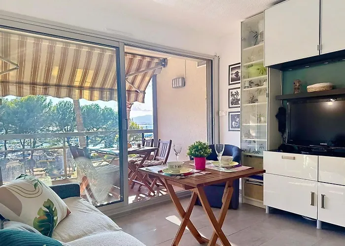 Capraphea T2 With Seaview,balcony,parking,ac,wifi. Apartment Saint-Raphaël