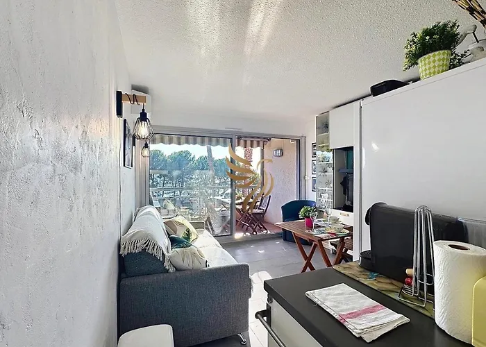 Apartment Capraphea T2 With Seaview,balcony,parking,ac,wifi.