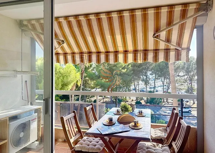 Апартаменты Capraphea T2 With Seaview,balcony,parking,ac,wifi. Сен-Рафаэль