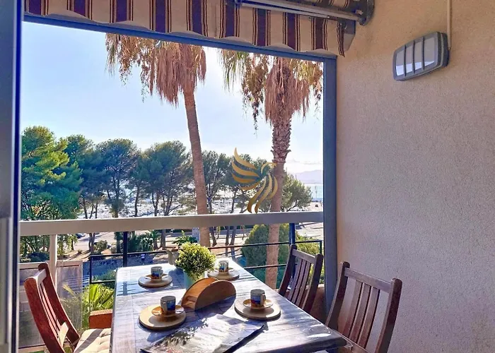 Capraphea T2 With Seaview,balcony,parking,ac,wifi. Апартаменты