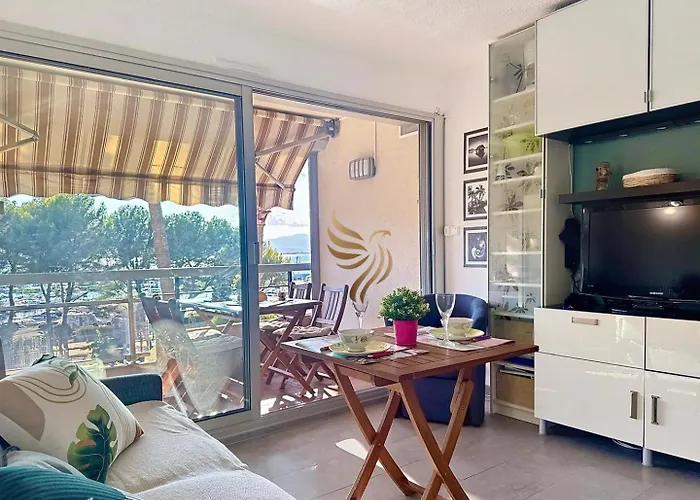 Capraphea T2 With Seaview,balcony,parking,ac,wifi. Апартаменты