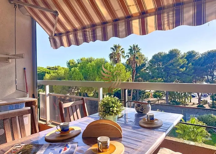 Capraphea T2 With Seaview,balcony,parking,ac,wifi.