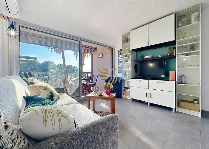 Capraphea T2 With Seaview,balcony,parking,ac,wifi.