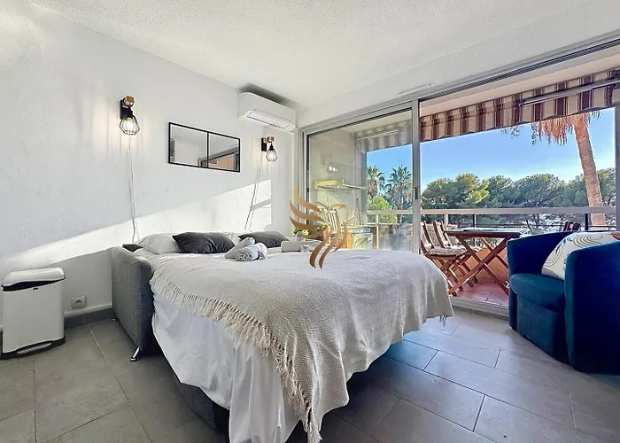 Capraphea T2 With Seaview,balcony,parking,ac,wifi. Апартаменты Сен-Рафаэль